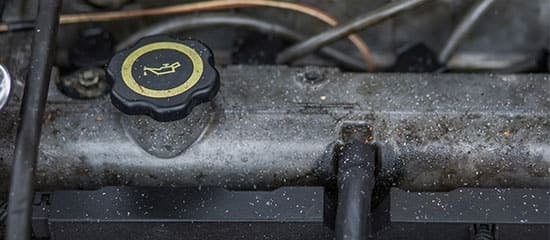 Motoröl ist genauso wichtig wie Benzin für Ihr Fahrzeug.