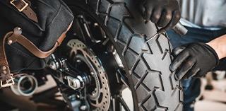 Motorradreifen flicken – Reparatur und schnelle Hilfe bei einer Reifenpanne