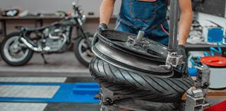 Motorradreifen wechseln – Anleitung zum sicheren Reifenwechsel